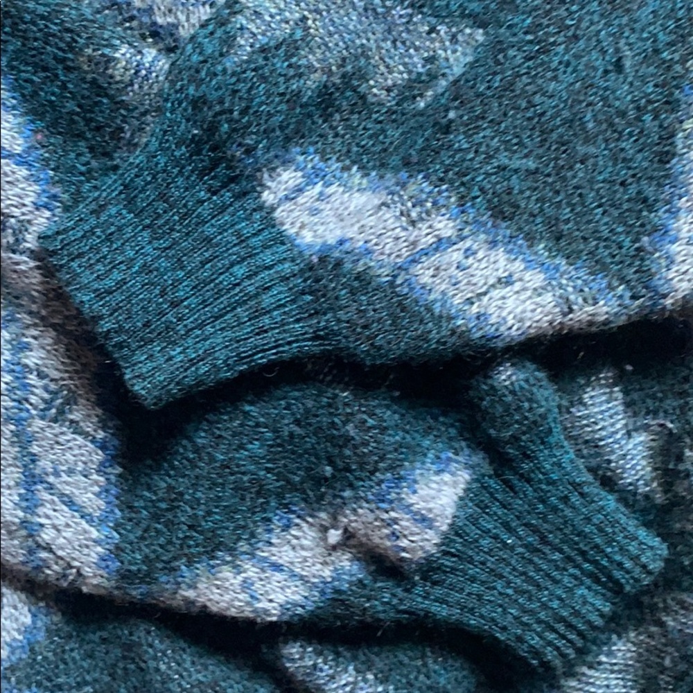 Green Pattern Sweater - Picture 3 of 4